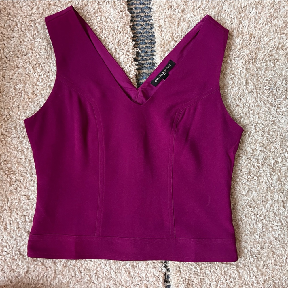 Banana republic fuchsia sleeveless v neck work top